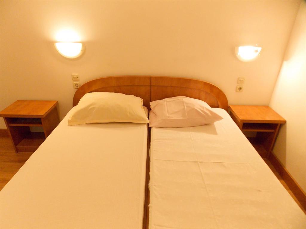 Apartments Frane (Adults Only) Novalja Room photo