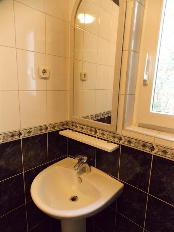 Apartments Frane (Adults Only) Novalja Room photo