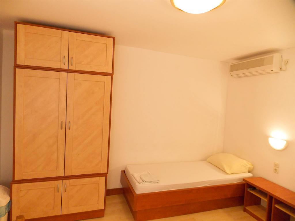 Apartments Frane (Adults Only) Novalja Room photo